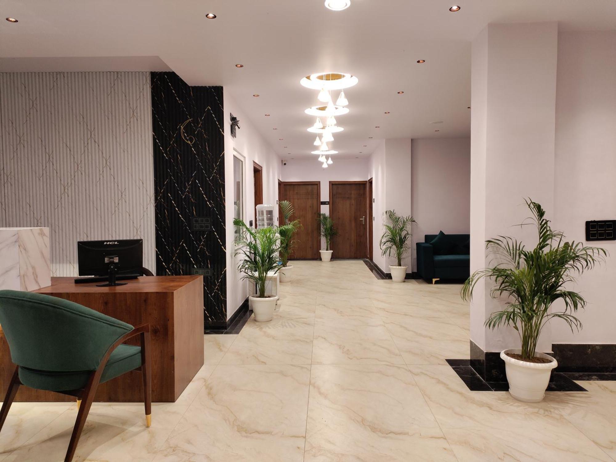 Emerald Suites Greater Noida Exterior foto
