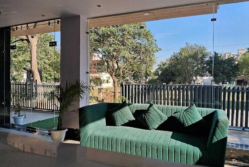 Emerald Suites Greater Noida Exterior foto