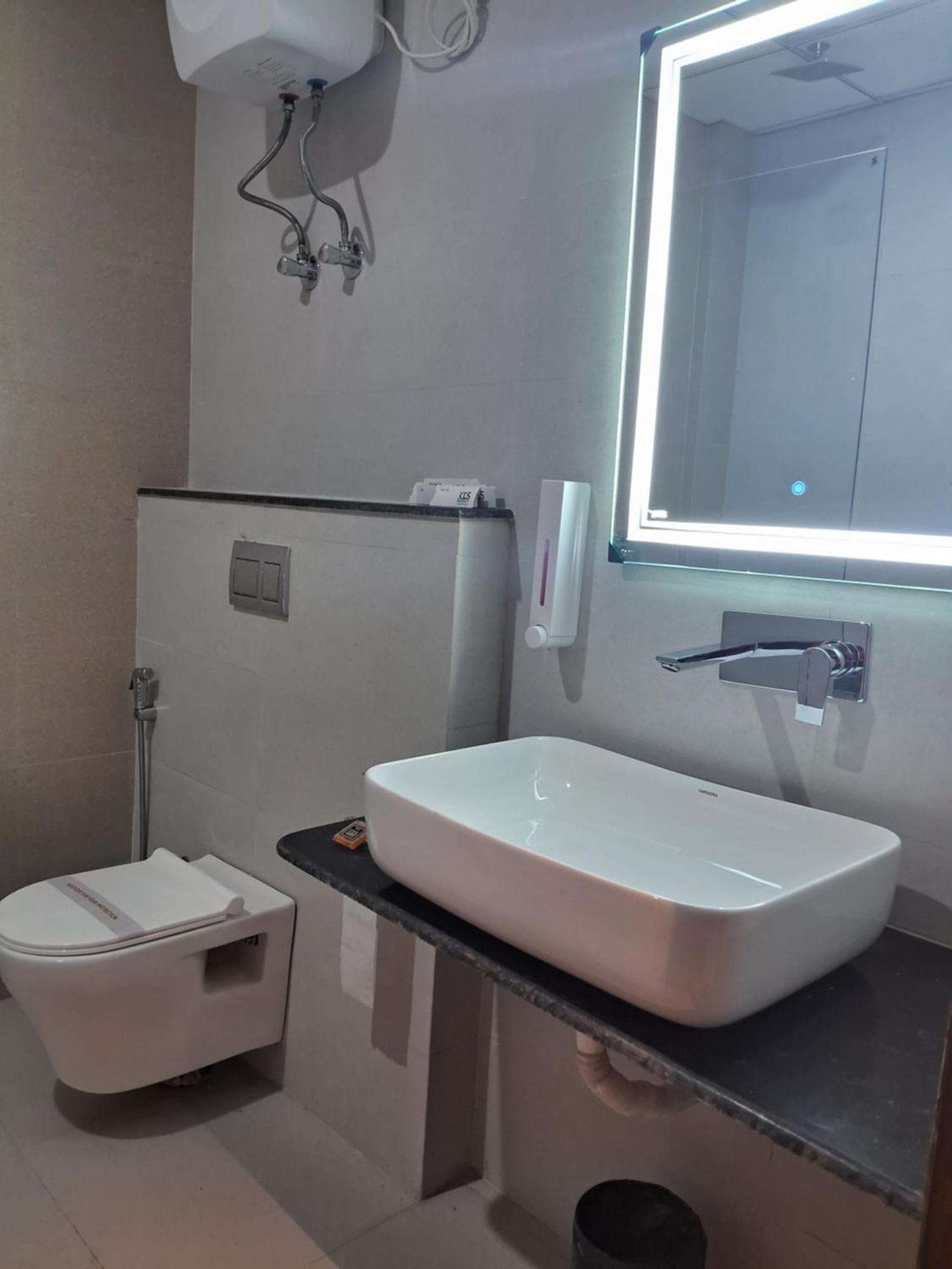 Emerald Suites Greater Noida Zimmer foto